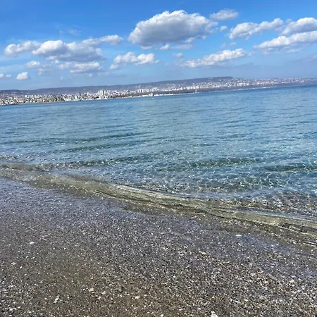 Апартаменти Seaside View In